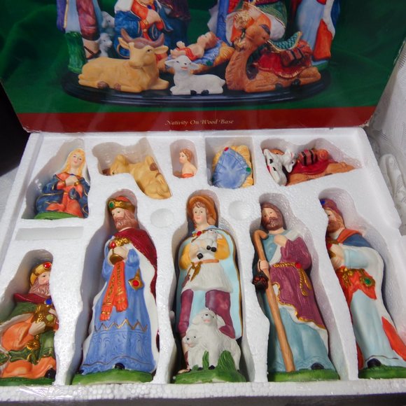 11pc nativity set Porcelain figurines on wood base by International Bazaar EUC - Picture 4 of 14